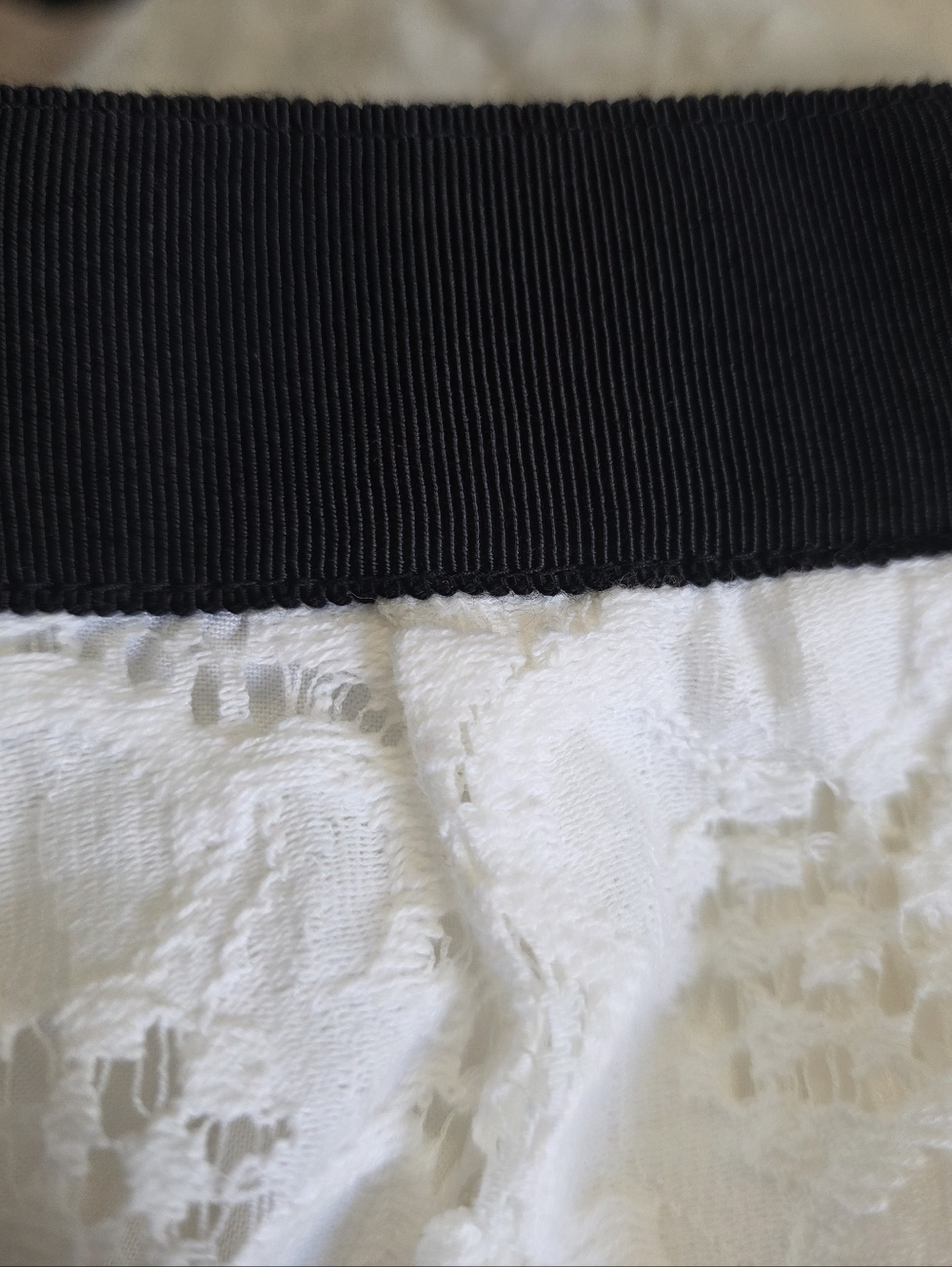 LOFT, Size 2 -Cream Lace A-Line Skirt with Black Waistband - Picture 6 of 6